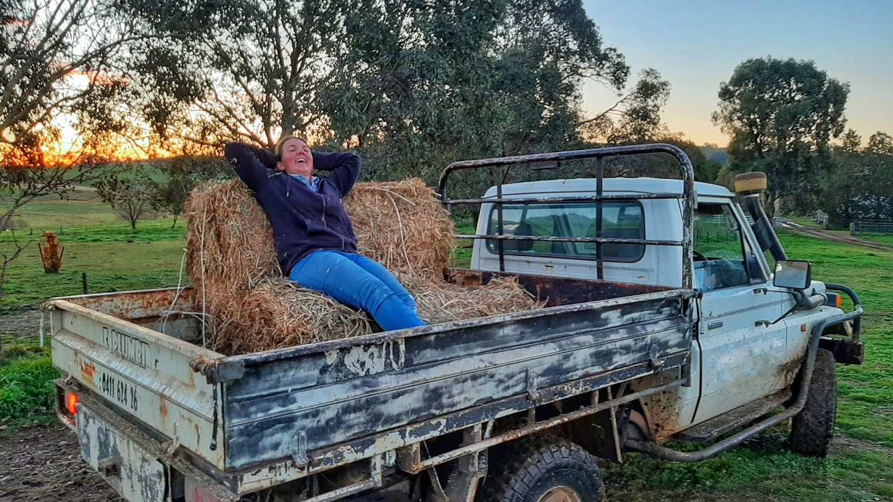 DAY IN THE LIFE!! Working on a farm in the OUTBACK of AUSTRALIA | Solo female backpacker