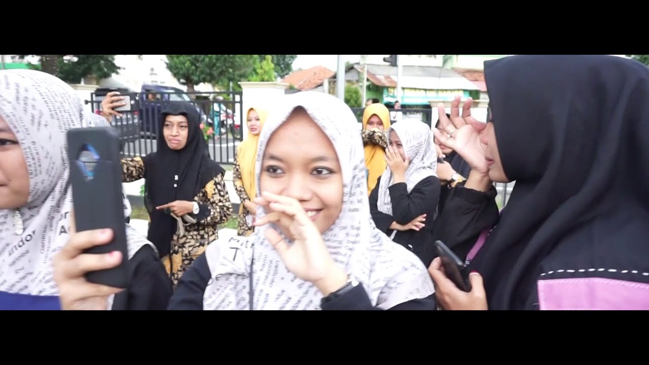 Sedih  ( Ribuan Santri dipulangkan )