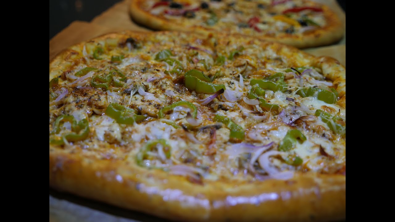 بيتزا بدجاج وصلصة البربكيوحجم عائلي خطيرة وبنينة بزااااااف😋Pizza Poulet Barbecue