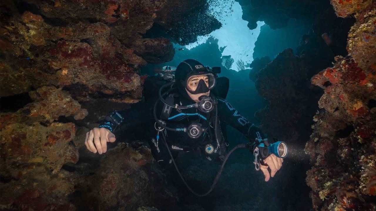 Scuba Diving in Roatan Honduras, Cocoview Resort