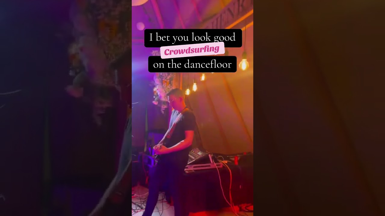 Wedding bride and groom crowdsurf 🤟🙌 #ukweddingband #livemusic #weddingvibes #ukwedding #crowdsurf