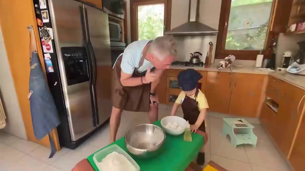 Mirko cocina pasta!