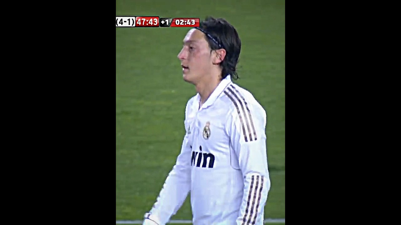 Mesut Ozil amazing crossbar against Barcelona 🤩