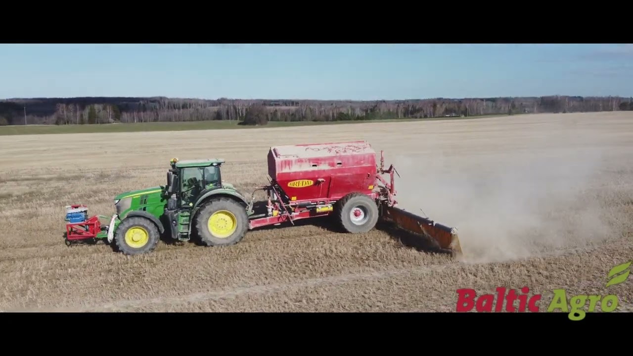 Lime spreading service at Estonia. John Deere 6250R & Bredal K85 with augers.