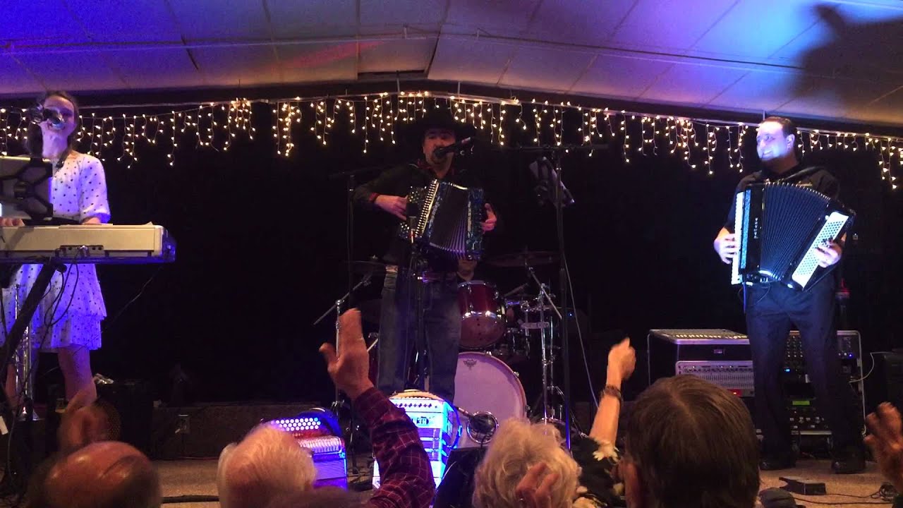 CHRIS RYBAK JOINS MOLLIE B & SQUEEZEBOX AT THE HALLETTSVILLE KC ON 'A JA SAM' POLKA