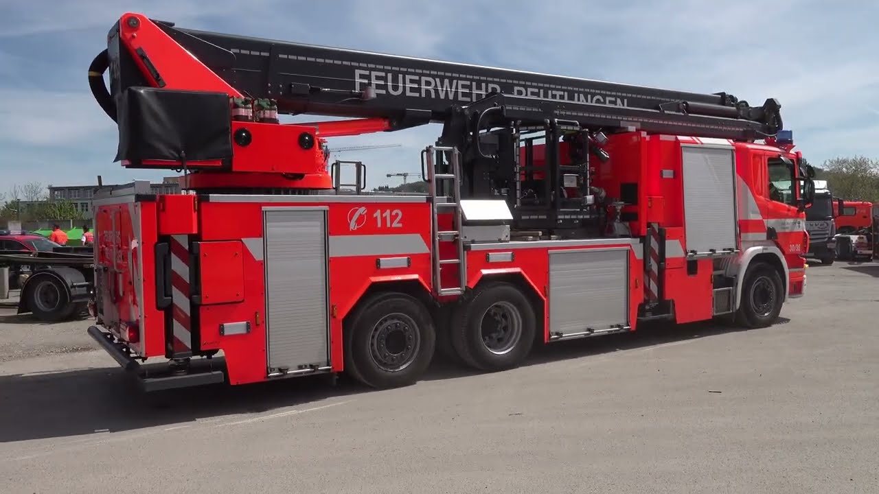 Großbrand in Reutlingen / 27.4.25 / Viele Bereitschaften vor Ort