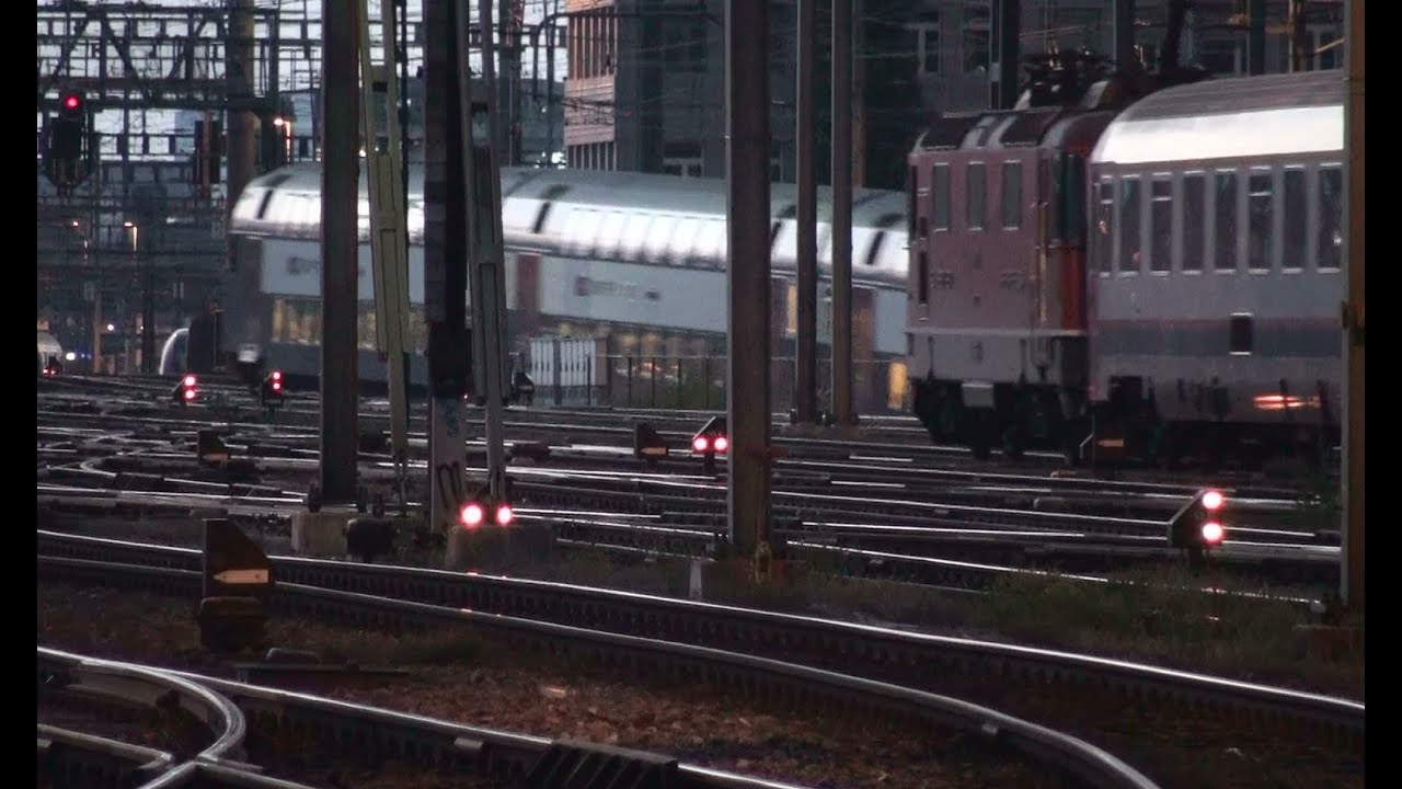 Zug um Zug Zürich Hauptbahnhof am Abend part 2 _ passengers