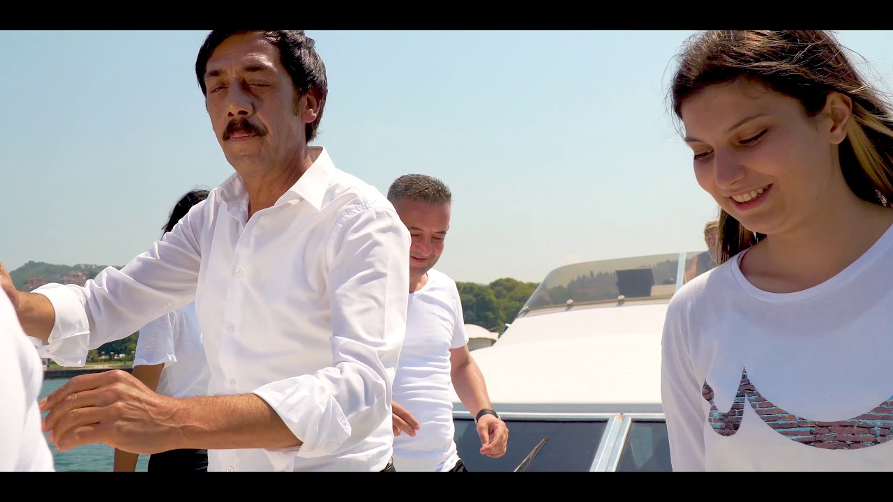 Ankaralı Turgut - Esmerim Biçim Biçim (Official Video)