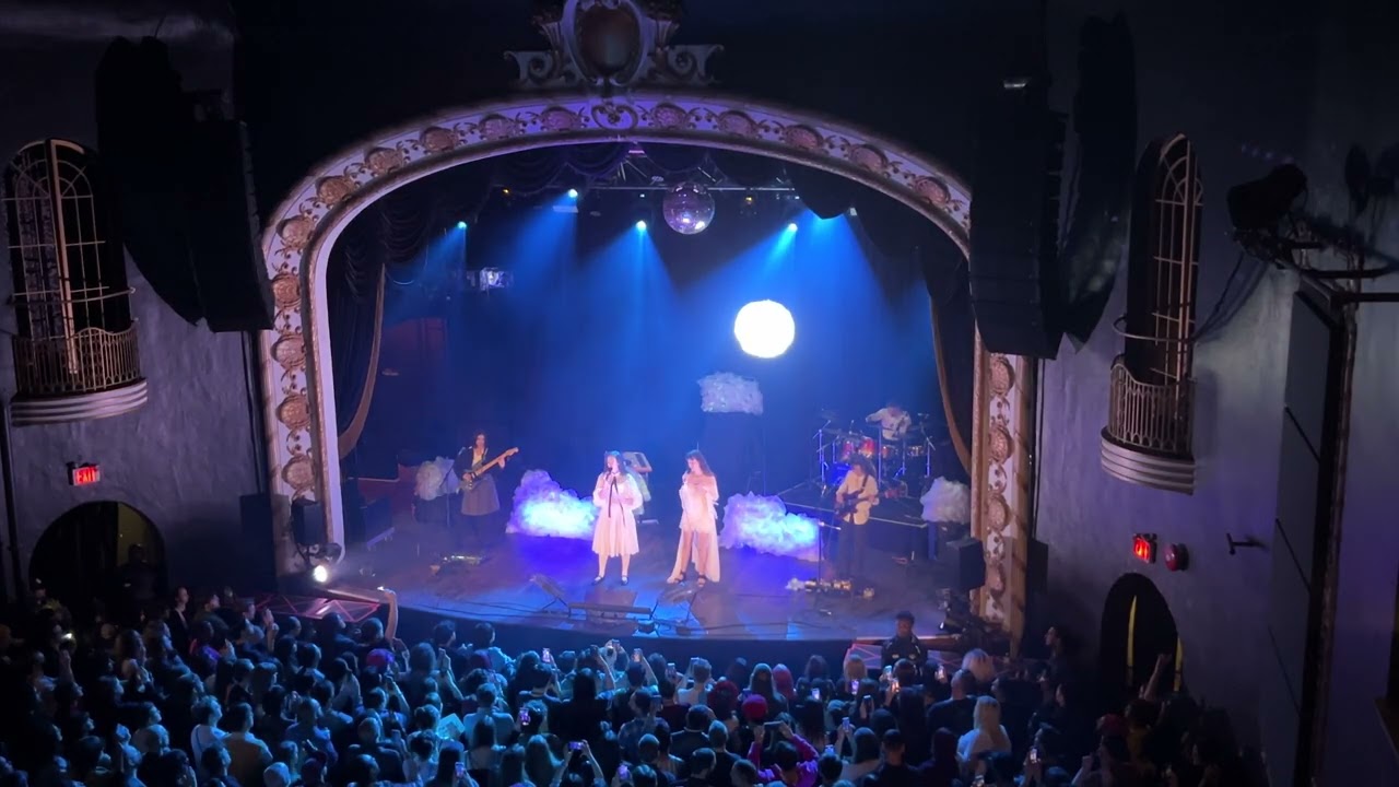 Allie X & Maiah Manser - Love Me Wrong (Live in Toronto @ Cape God 5 Year Anniversary Show)