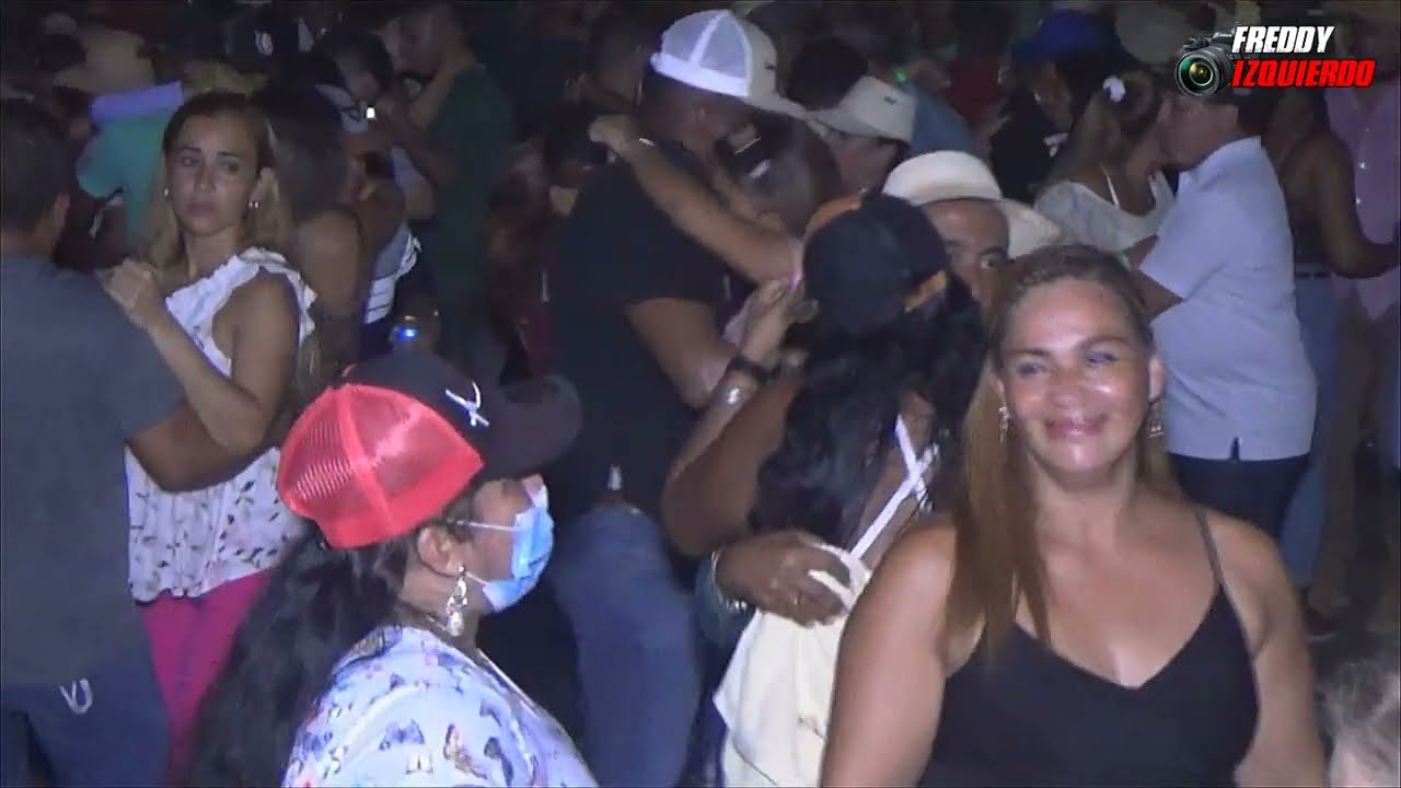 ME QUEDARAN TUS RECUERDOS - Víctor bernal | Fiesta de Rosy y José castillo