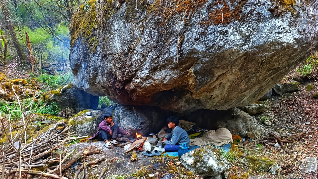 Life In Jungle Of Western Nepal || Living In A Cave || Like 2000 Years Ago || Rural Life Nepal ||🇳🇵
