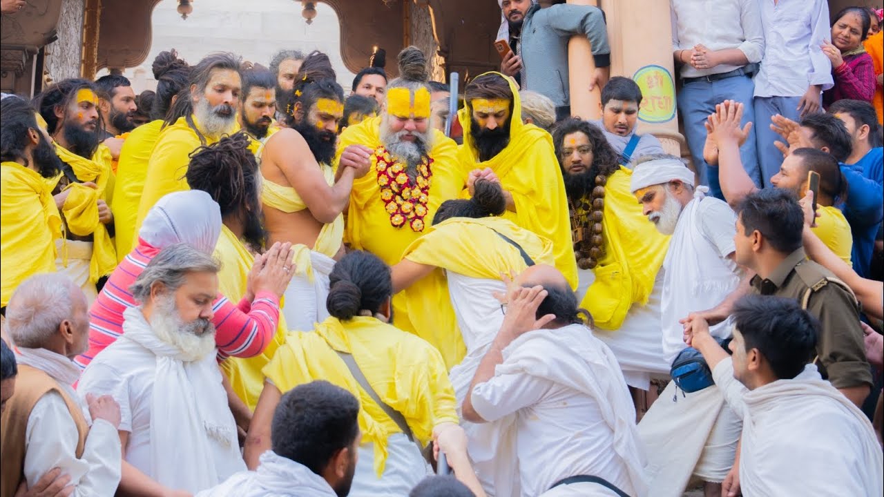 परम पूज्य प्रातः स्मरणीय श्री प्रेमानंद जी महाराज जी का दर्शन। #premanandjimaharaj #vrindavan #viral