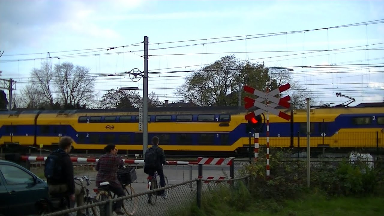 Spoorwegovergang Zutphen // Dutch railroad crossing