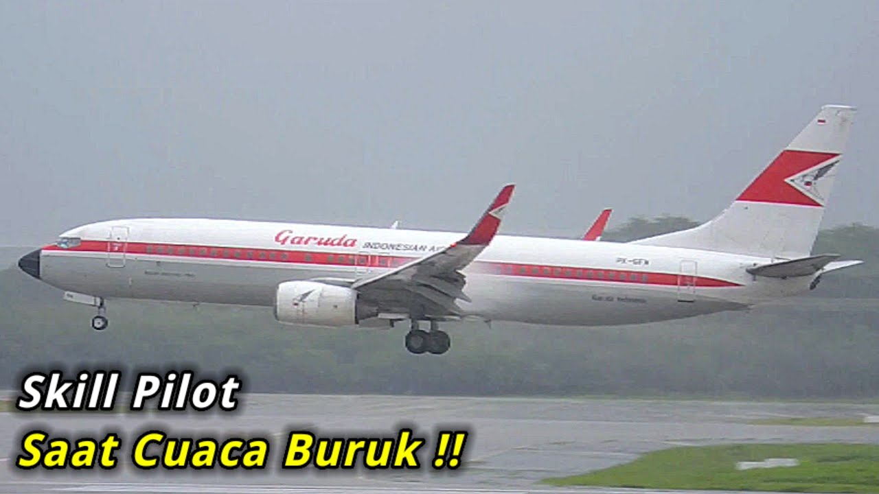 HEBAT !! Saat Cuaca Buruk, Pilot Mampu Terbangkan Pesawat Dengan Baik