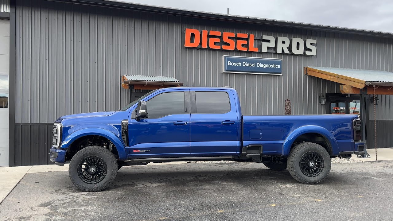 Обзор комплекта для выравнивания подвески Super Duty 2025: ReadyLIFT 2.5 + амортизаторы Falcon