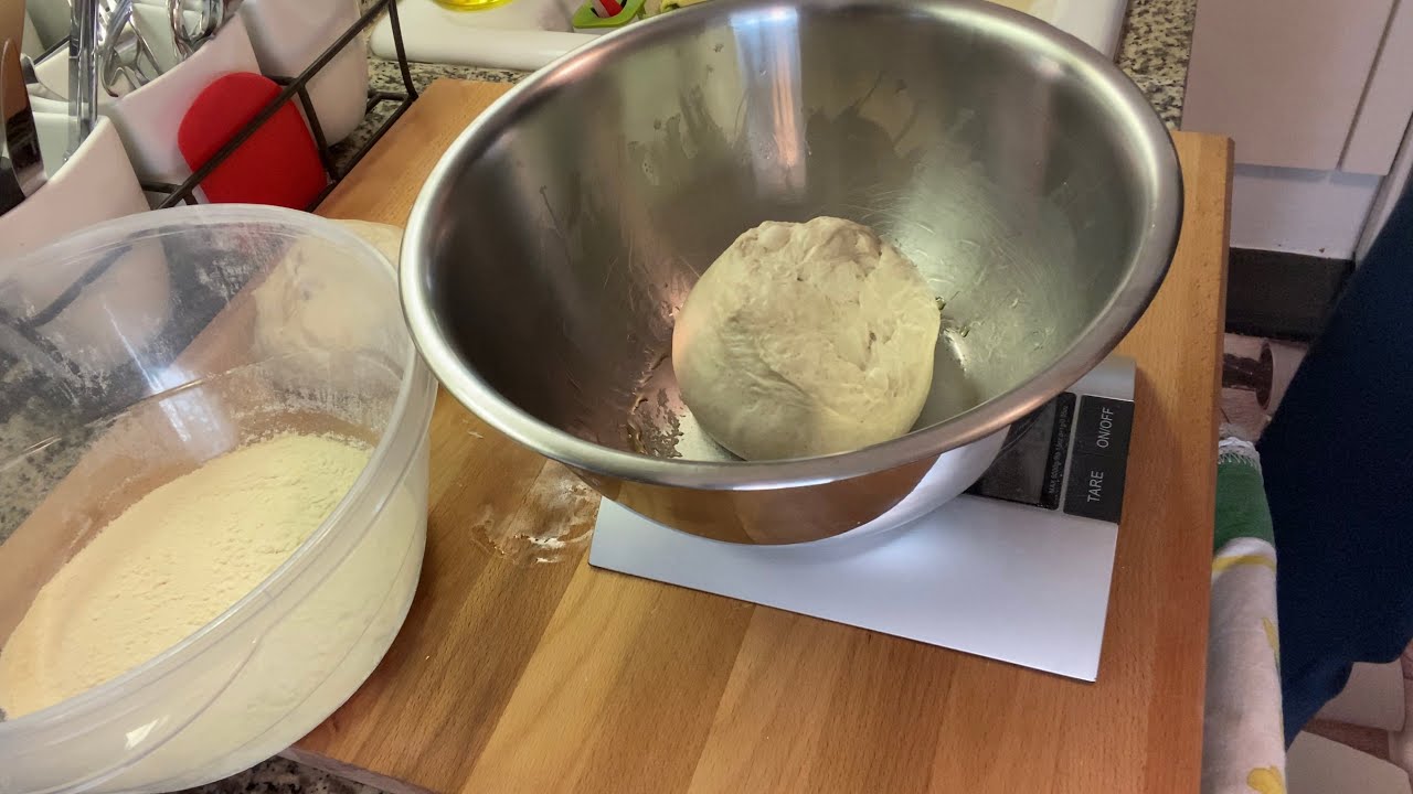 Pizza in teglia alla romana - Fase 2: lo staglio