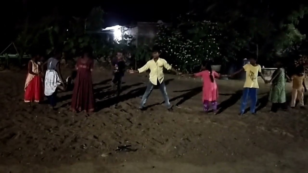 పిల్లలు ఆడుకుంటున్నారు సరదాగా