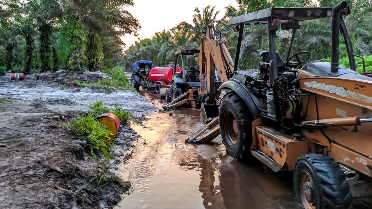 Cara Perawatan Rutin Backhoe Loader TLB Case