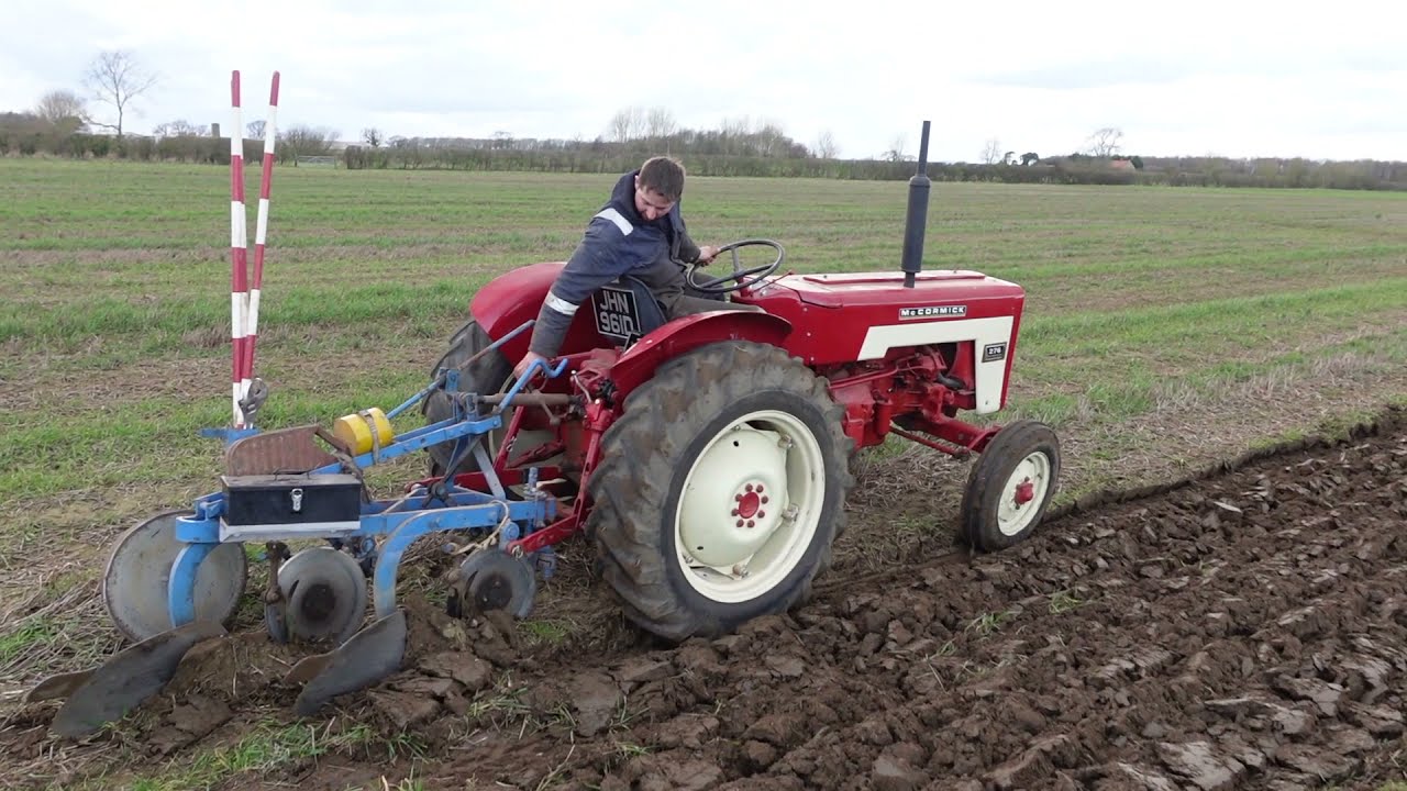 McCormick 276 Ploughing