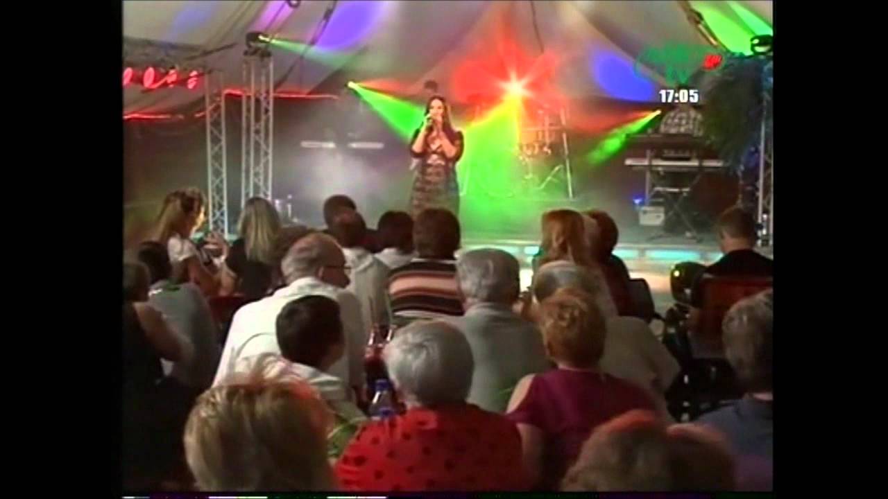 SZABRINA  * K&eacute;t lakat őrzi * ( N&Oacute;TA TV, Pertu parti (Hungary Romanegila)