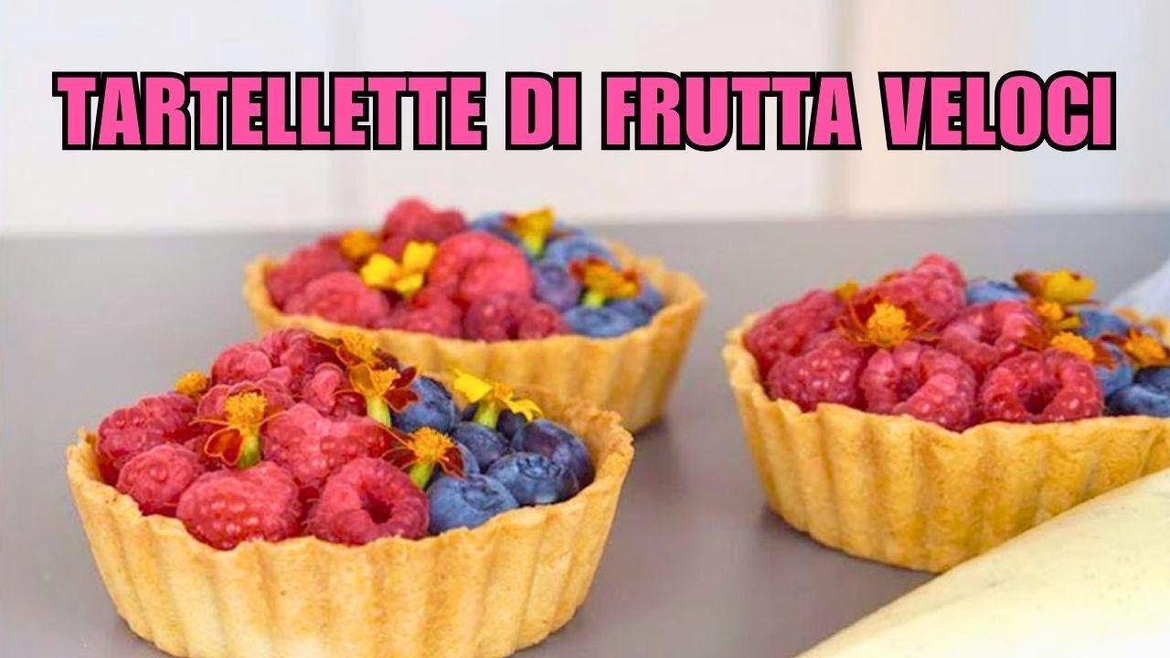 Crema pasticcera e torte di frutta fresca