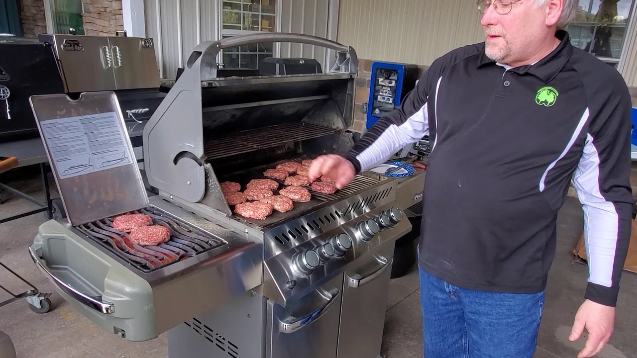 Burgers on the Napoleon Prestige 500