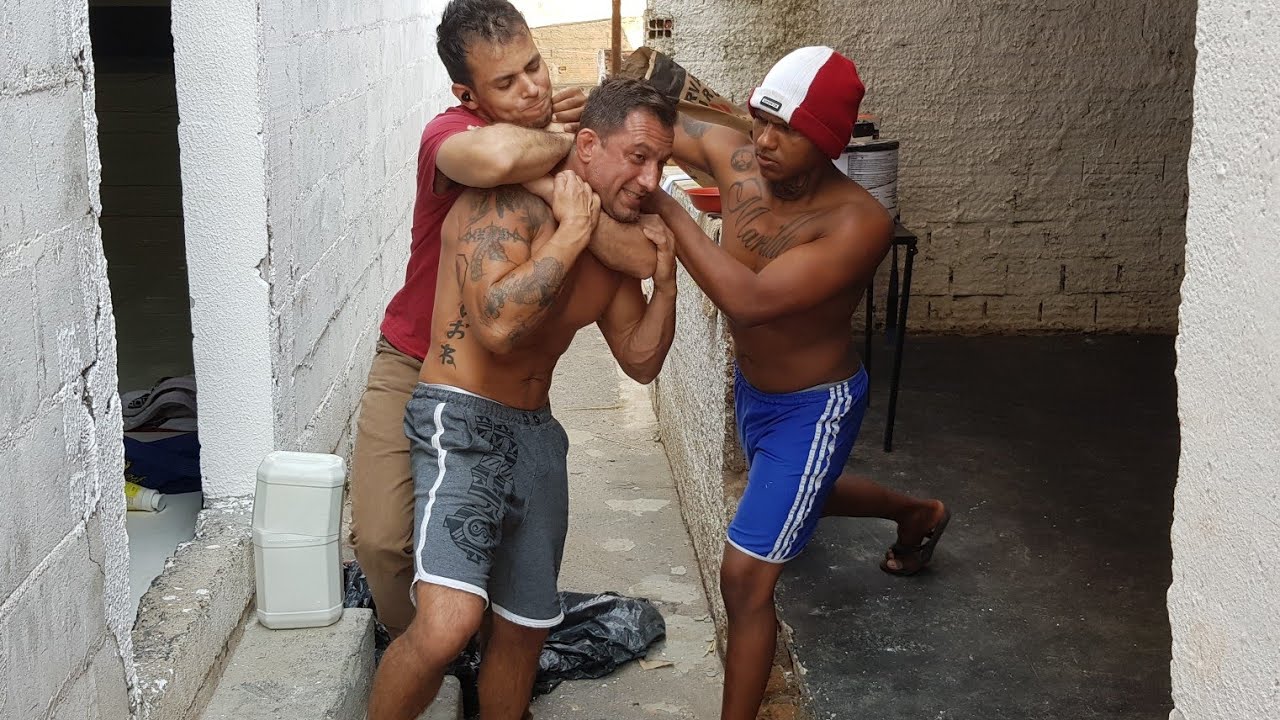 SAÍDA DO MATA LEÃO EM PÉ NA RUA
