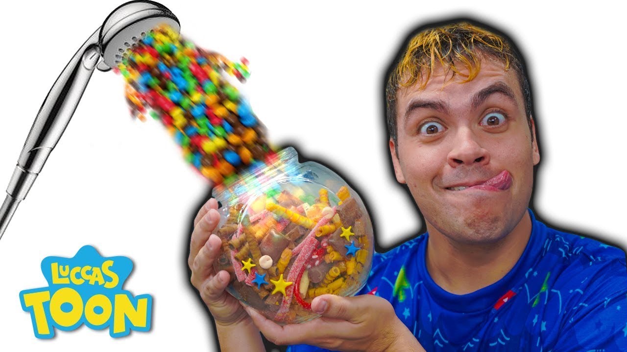 Luccas hizo un ba&ntilde;o con dulces 🍬🍭 V&iacute;deos divertidos para ni&ntilde;os / LUCCAS TOON en Espa&ntilde;ol