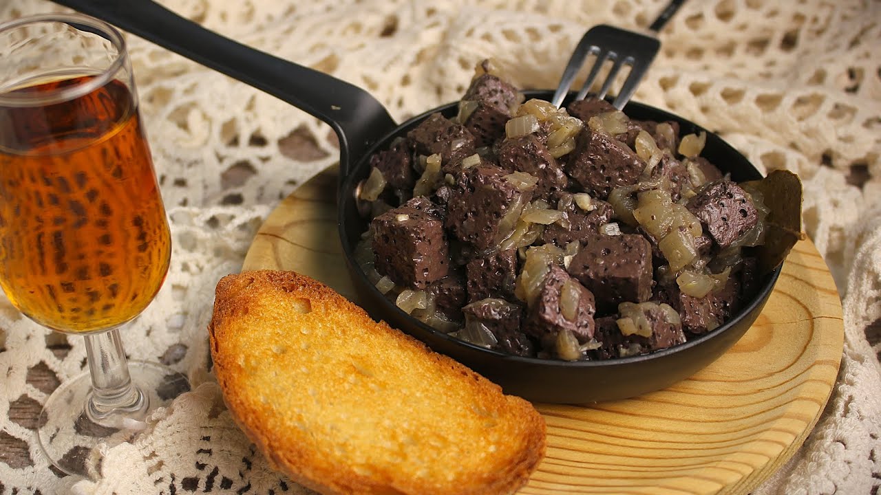 Sangre encebollada tradicional de Sevilla