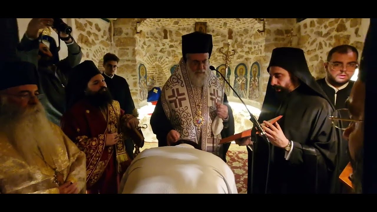 ΚΟΥΡΑ ΚΑΙ ΡΑΣΟΦΟΡΙΑ ΜΟΝΑΧΟΥ ΣΤΗΝ ΙΕΡΑ ΜΟΝΗ ΑΓΙΟΥ ΠΑΝΤΕΛΕΗΜΟΝΟΣ ΠΕΤΡΟΥΠΟΛΕΩΣ