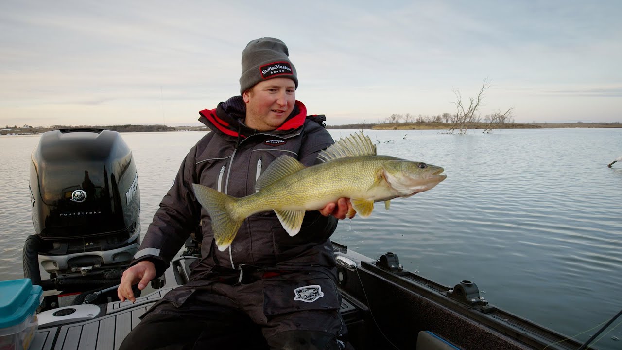 South Dakota Walleye Fishing the Day Before Ice Up, In Depth Outdoors S16 E2
