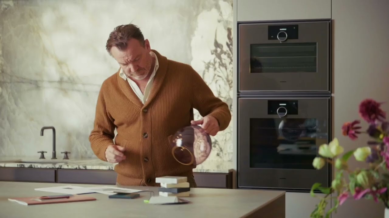 From one connoisseur to another. Rasmus Larsson of @design_by_us steps into a Multiform kitchen
