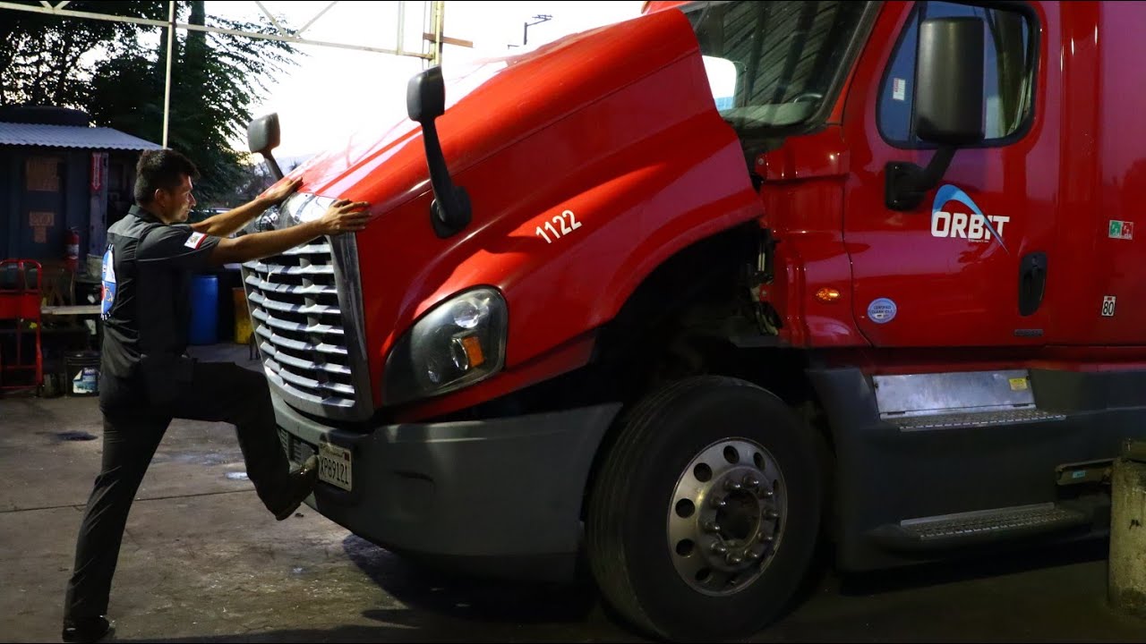 Проблемы с электроникой Freightliner Cascadia, повреждение модуля после высоковольтного разряда м...