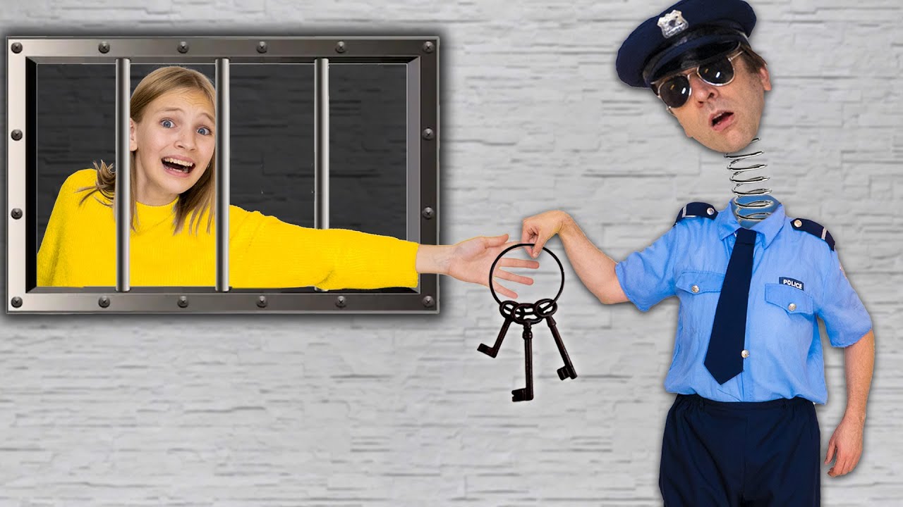 Amelia und Avelina kaufen einen Roboter-Polizisten, Spielspaß mit Akim