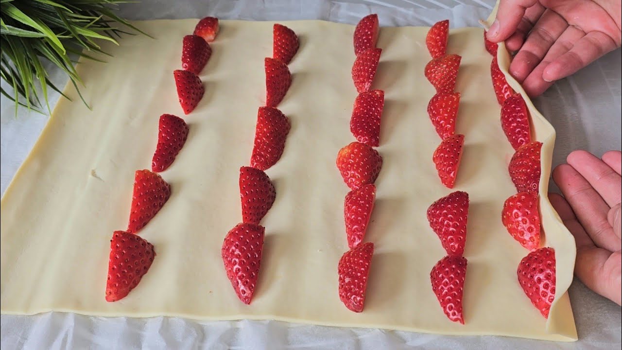 Не пропустите этот рецепт, с клубникой 🍓 и за 5 минут у вас получится отличный десерт!