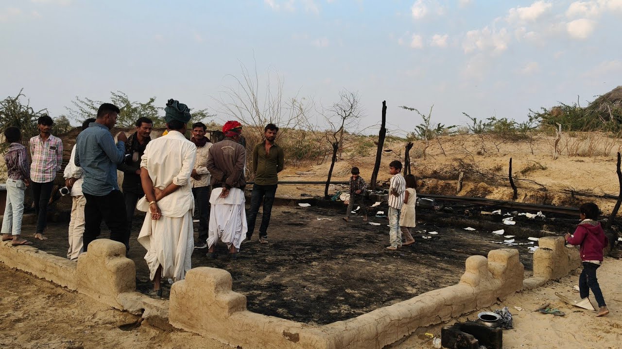 बाड़मेर: सीमावर्ती गांव हाथला में भीषण आग,गरीब भील परिवार की रेवासी ढाणी जलकर राख,3.15 लाख का नुकसान