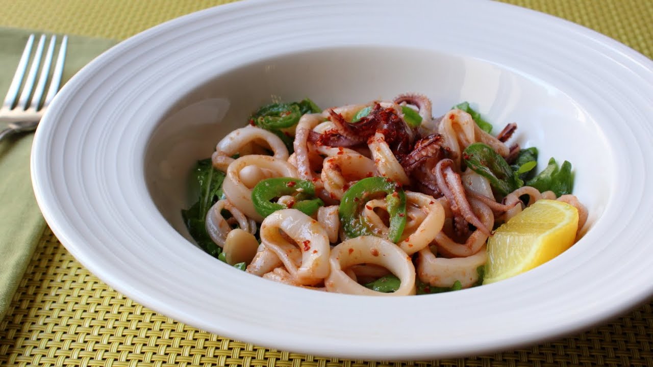 Warm Calamari Salad Recipe - How to Make a Warm Calamari Salad with Arugula & White Beans