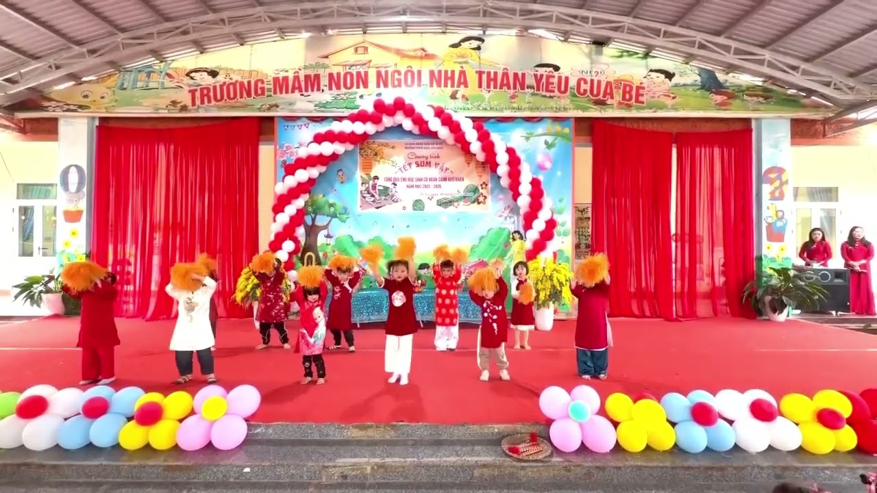 Múa tết của bạn Hà An 