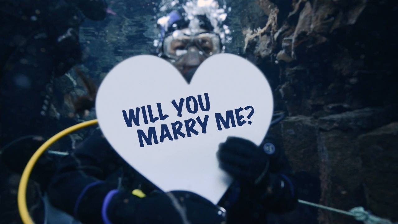 Stopover for Love - A Secret Proposal in Iceland