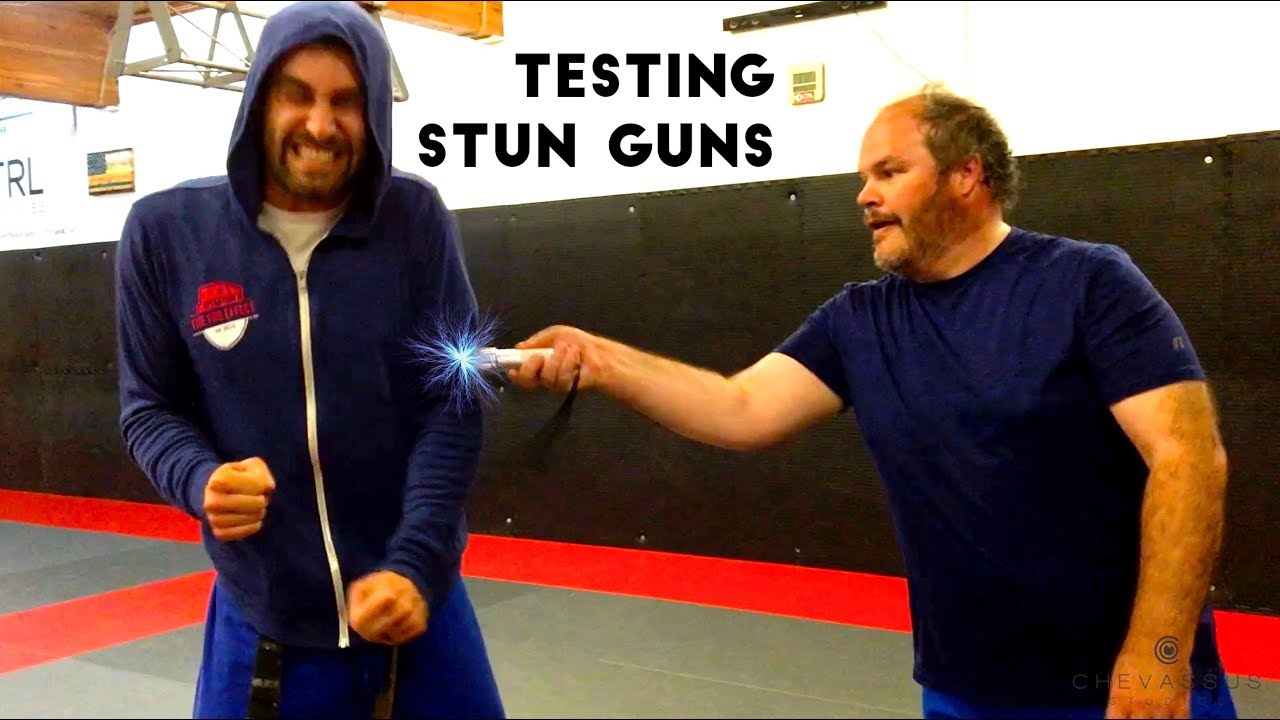 ★★★★★ Testing Amazon's Top 4 Stun Batons & Getting Shocked Review Taser, Streetwise, Vipertek, Sabre