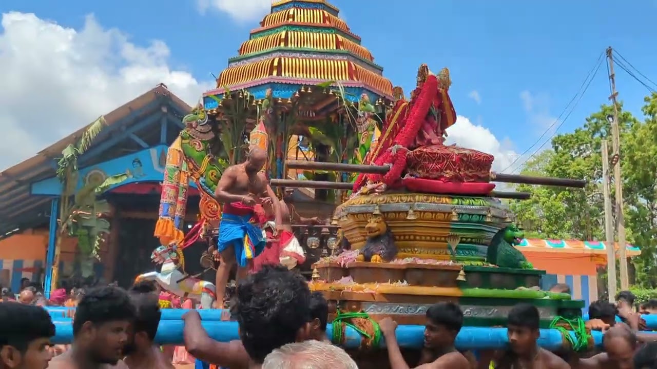 வவுனியா கோவில்குளம் மகா விஷ்ணு தேவஸ்தானத்தில் இரதோற்சவம் -05.10.2025