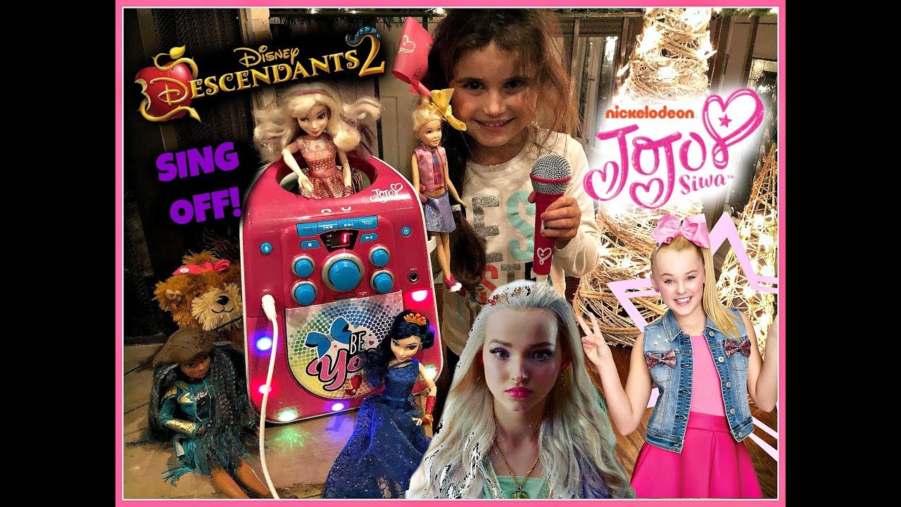 JoJo Siwa Karaoke Machine! Sings Boomerang with Mal Evie & Uma Dolls from Descendants!
