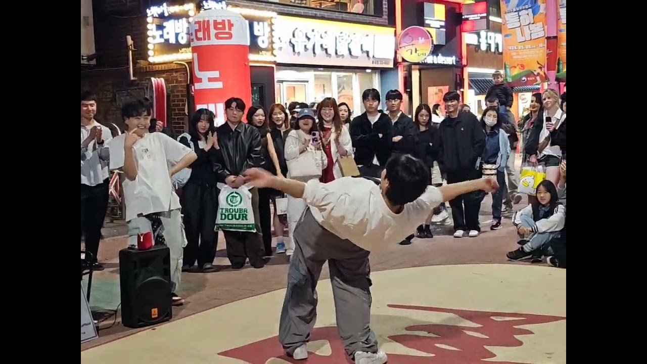 250504 Ei8Ht busking5