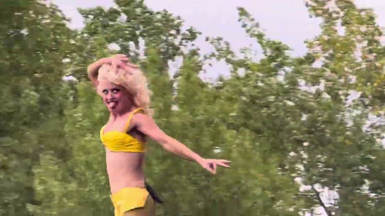 Amyl and The Sniffers - Some Mutts (Can’t Be Muzzled) - Finsbury Park, London - 5th July 2025