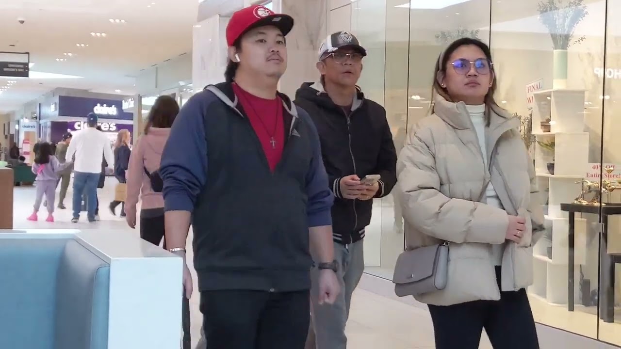 Willowbrook Mall in Langley,  Relaxed shopping; big brands