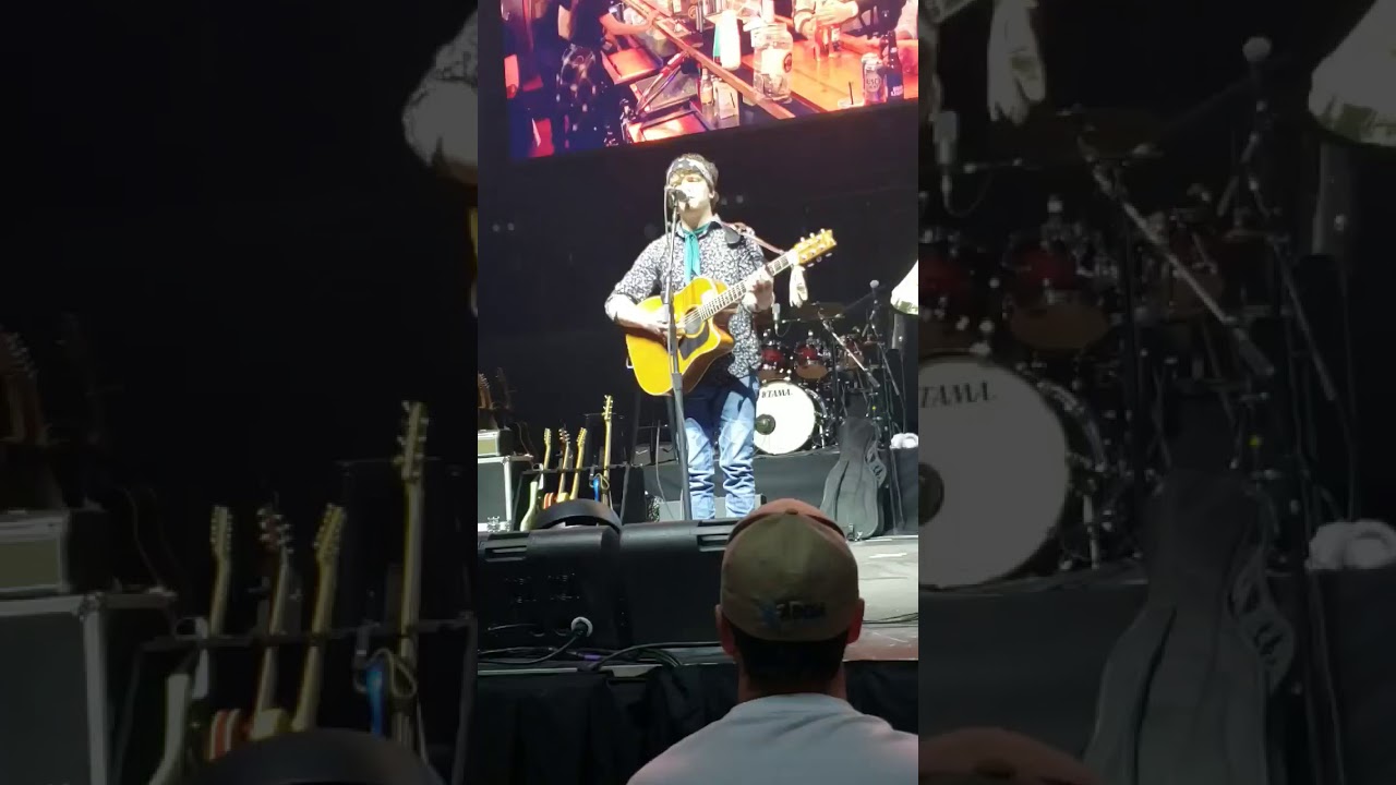 Carolina Pine- Live at State Farm Arena (Alan Jackson Tour)