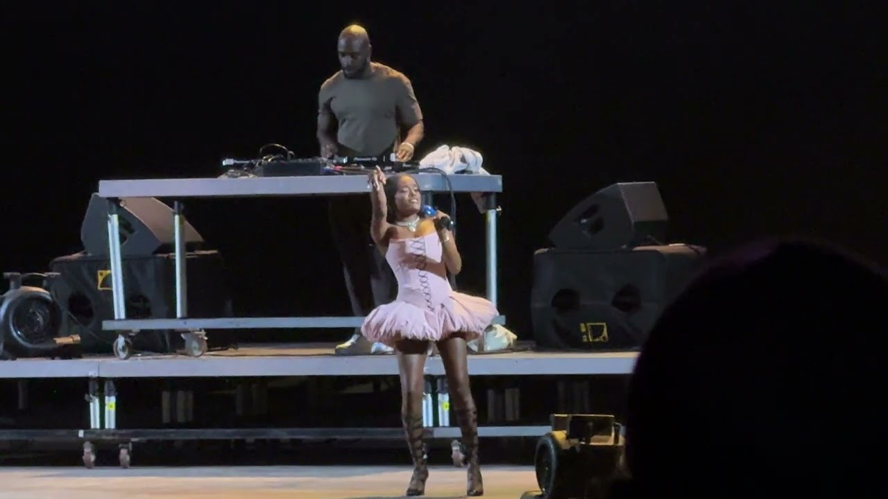 AZEALIA BANKS | THE BIG BIG BEAT | MEO KALORAMA
