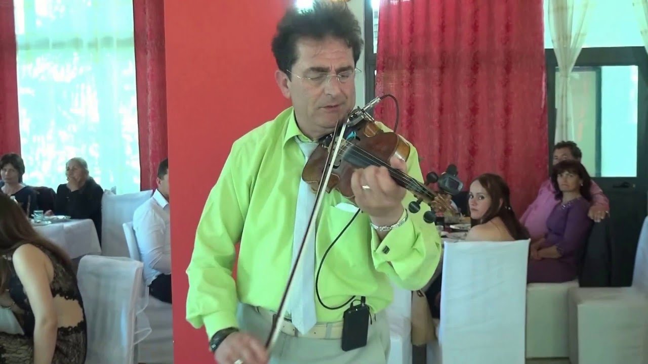 Profesor Artur Zeqiri Kaba me Violin, në  klarinet  Ferd Mjeshtri tastjer   Gramos Zavalani
