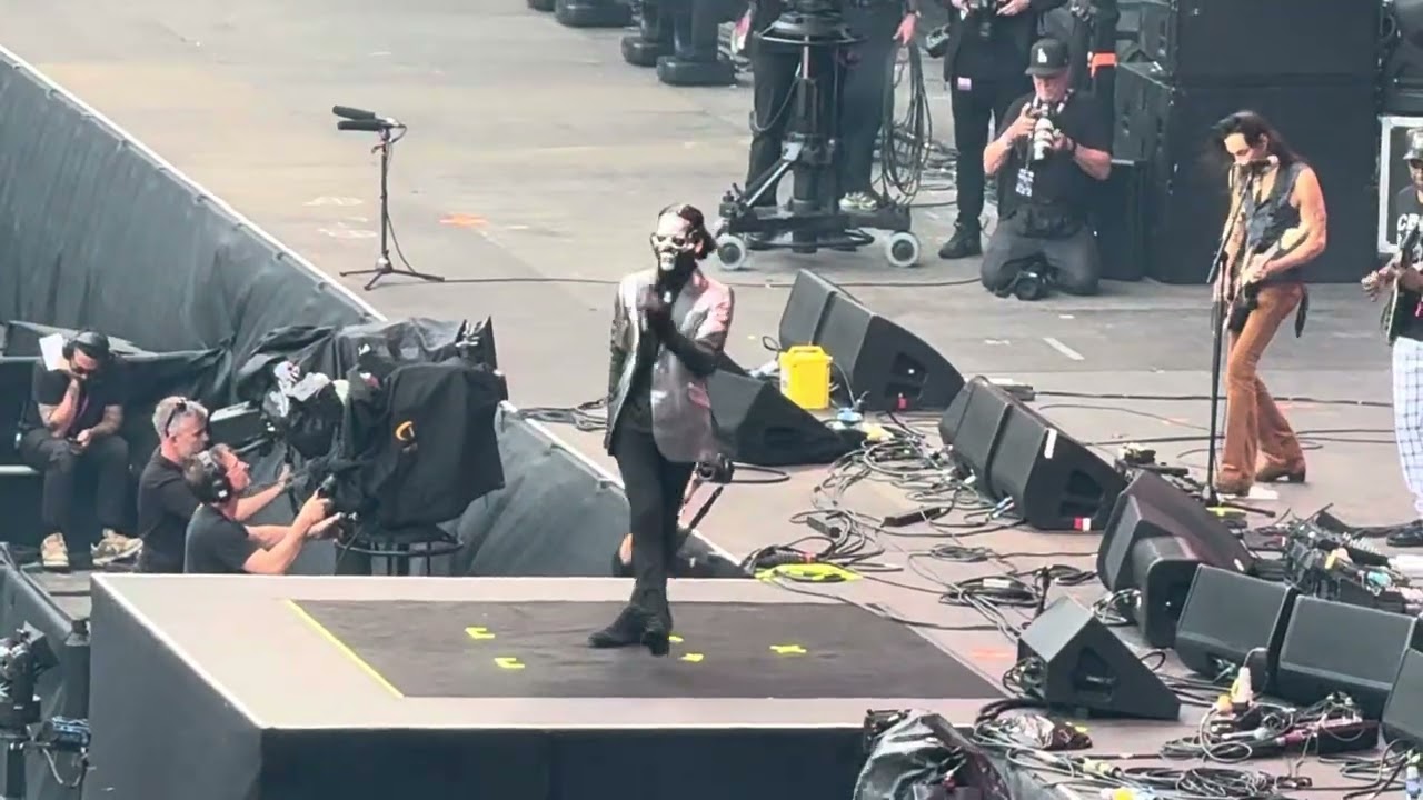 Papa V Perpetua (Ghost) & Friends -Bark at the Moon (Ozzy cover) -Back to the Beginning -5 July 2025