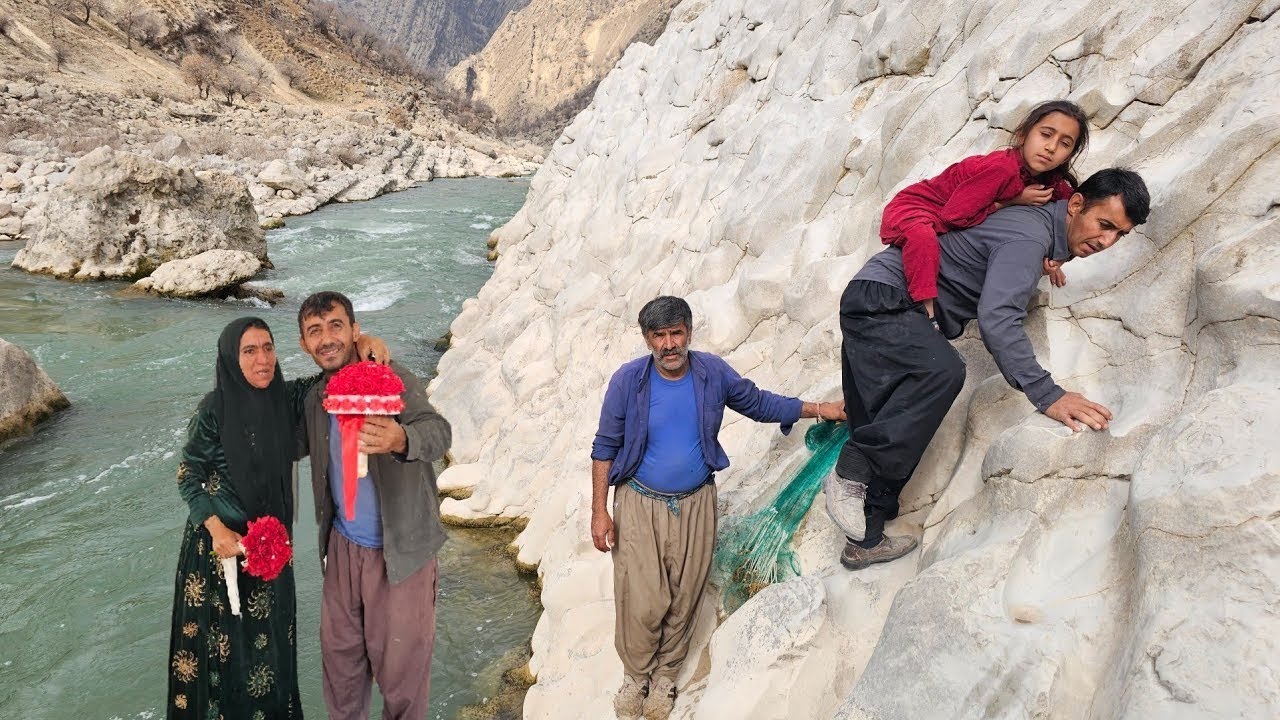 🎣🔥 Uncle and Hassan's great adventure in the river | A day full of excitement and fishing 🐟💦